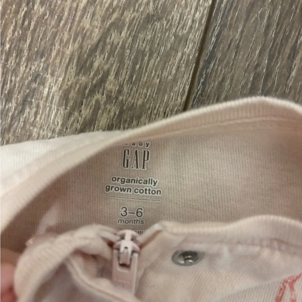 Baby Gap Girl Organic Cotton Giraffe Pink Graphic One Piece Zip Size 3-6 Months